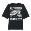 camiseta vegana ancha negra all you need is love