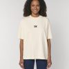 Camiseta vegana ancha beige social club chica de frente